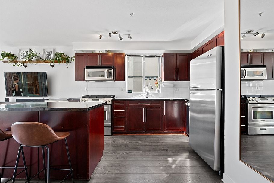 301 122 E 3rd Street North Vancouver, BC - 9