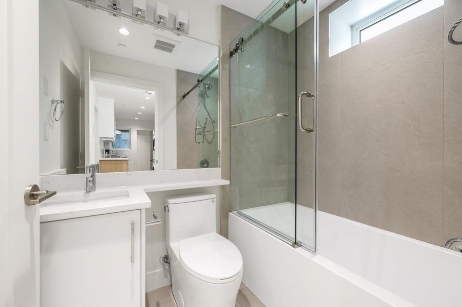 1 366 E 64th Avenue Vancouver, BC - 16