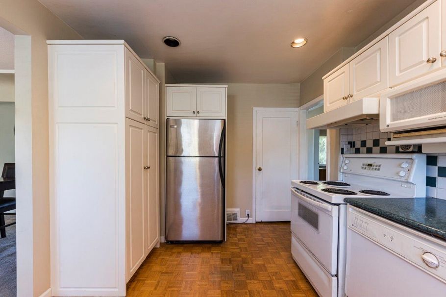836 E 4th Street North Vancouver, BC - 10