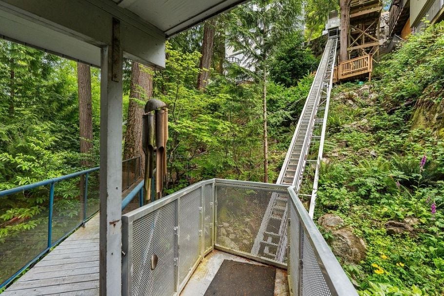 4678 Eastridge Road North Vancouver, BC - 2