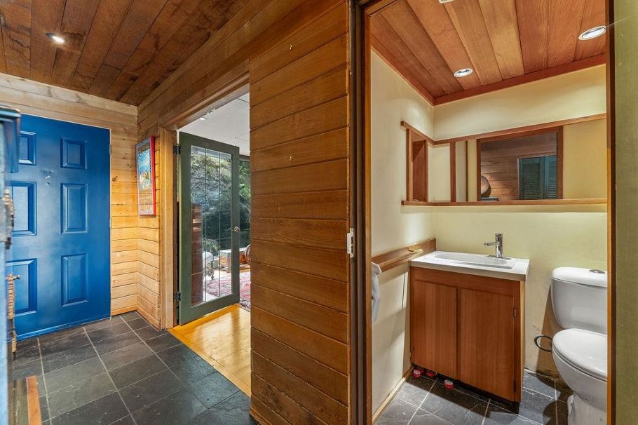 4678 Eastridge Road North Vancouver, BC - 25