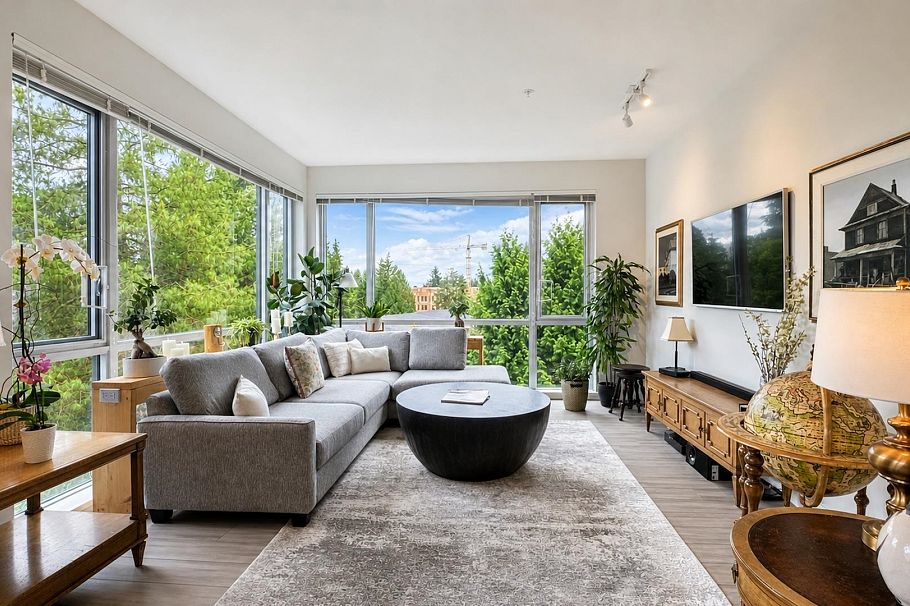 301 2651 Library Lane North Vancouver, BC - 2