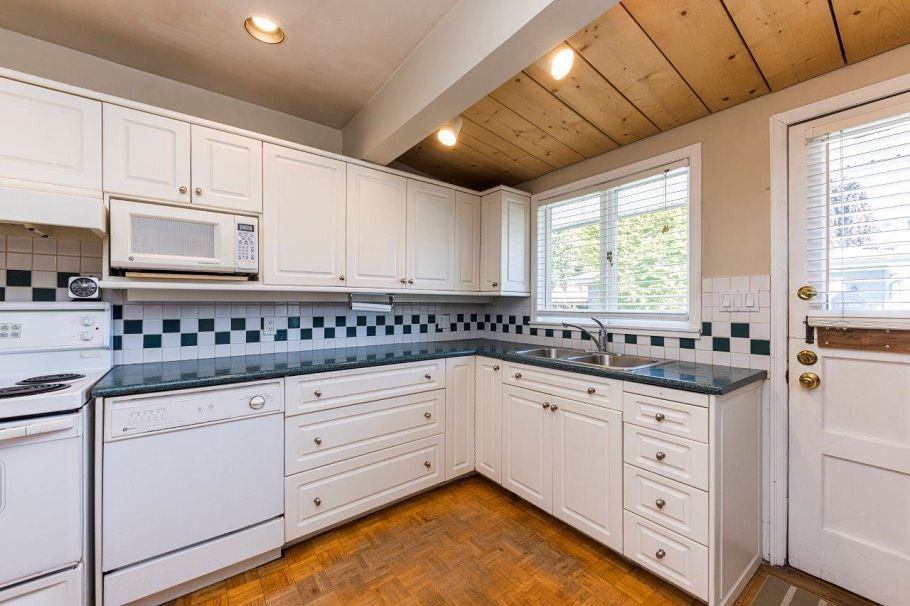 836 E 4th Street North Vancouver, BC - 5