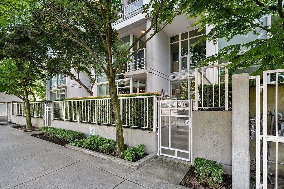 110 161 W Georgia Street Vancouver, BC - 2