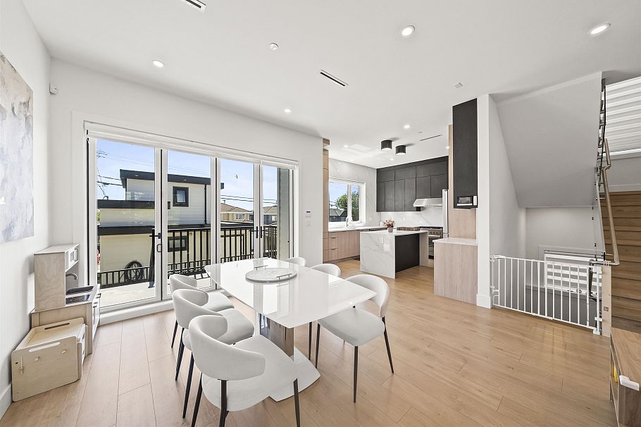 742 E 58th Avenue Vancouver, BC - 4