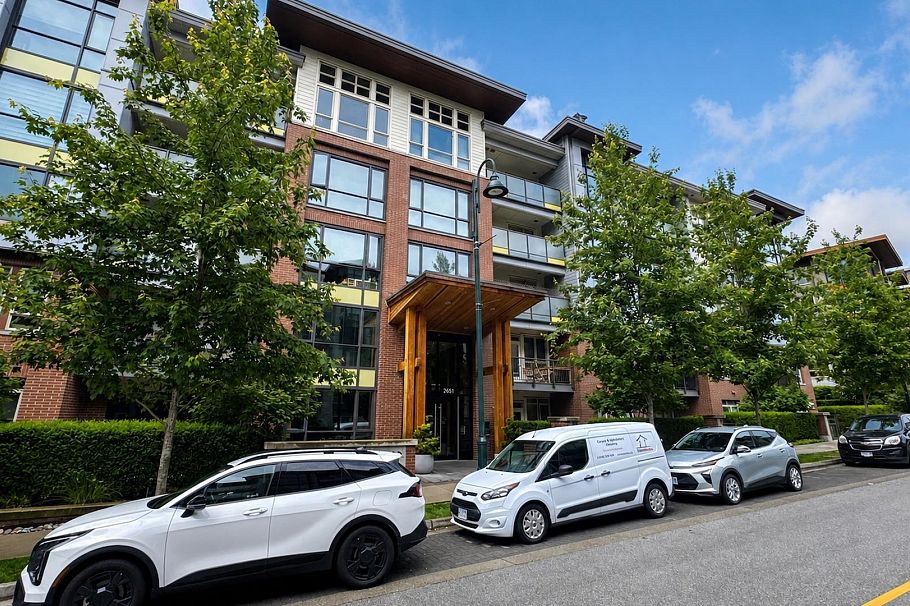 301 2651 Library Lane North Vancouver, BC - 22