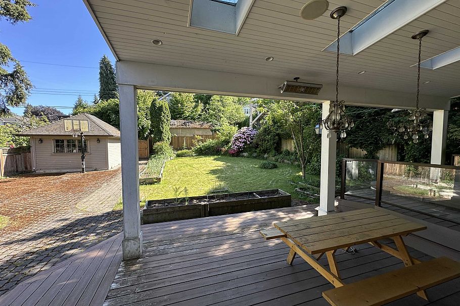 4678 W 3rd Avenue Vancouver, BC - 18