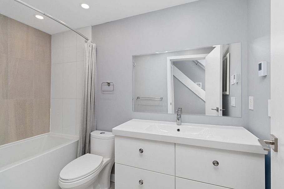 13 1355 W 4th Avenue Vancouver, BC - 17