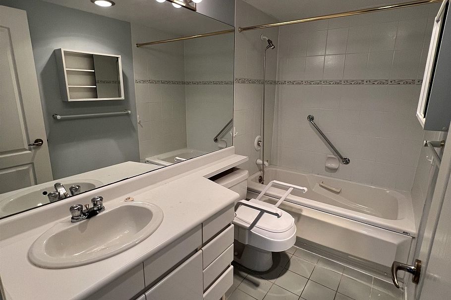 306 1327 E Keith Road North Vancouver, BC - 10