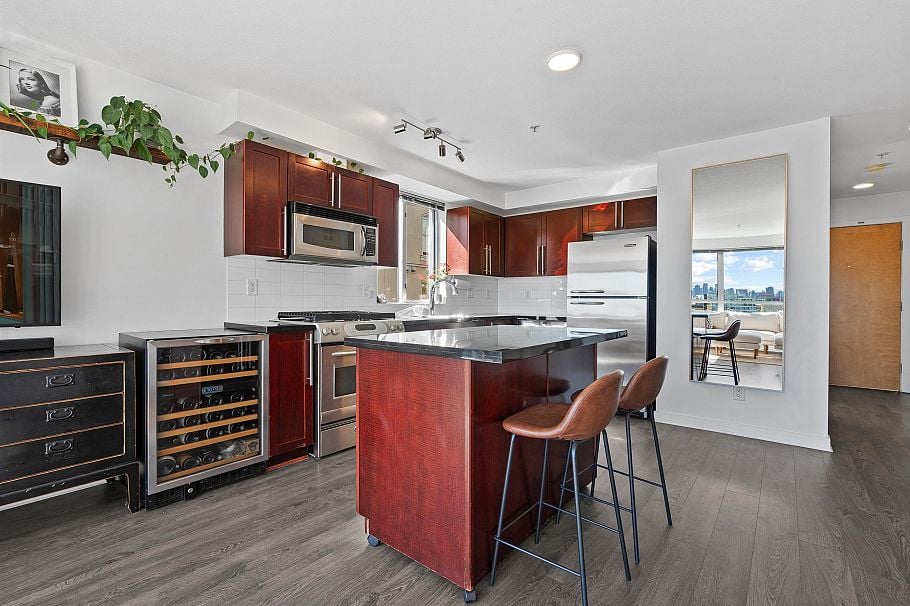 301 122 E 3rd Street North Vancouver, BC - 12