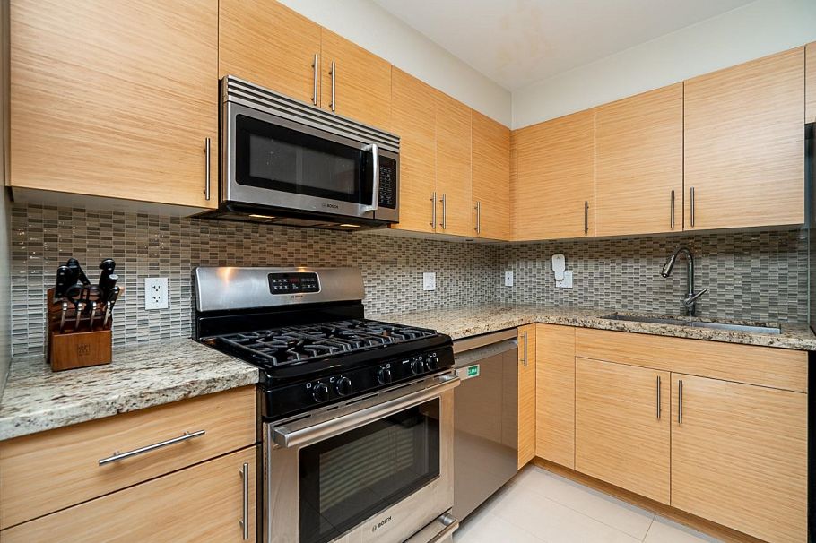 206 2832 Capilano Road North Vancouver, BC - 9