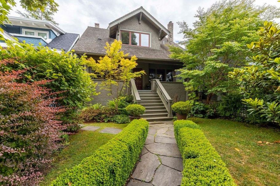 3738 W 24th Avenue Vancouver, BC - 1