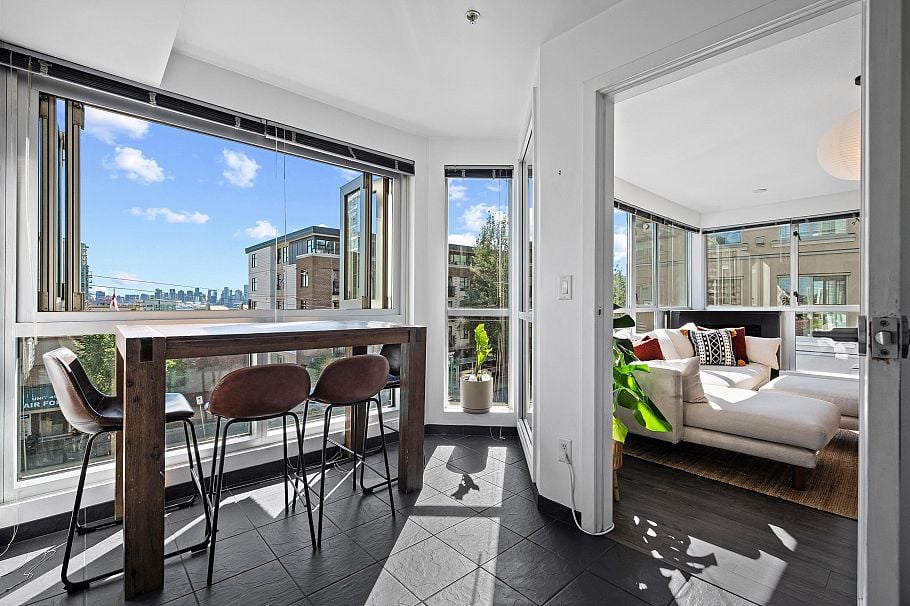 301 122 E 3rd Street North Vancouver, BC - 2