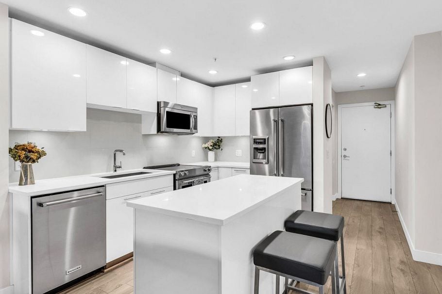 117 723 W 3rd Street North Vancouver, BC - 1