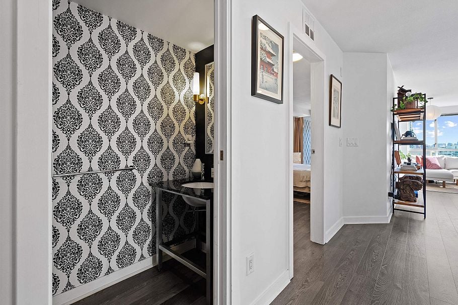 301 122 E 3rd Street North Vancouver, BC - 5