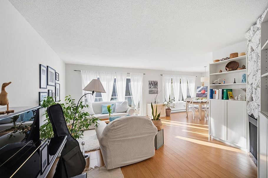 1309 Mahon Avenue North Vancouver, BC - 1