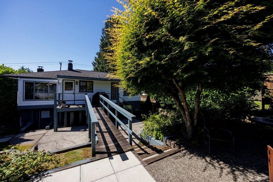 836 E 4th Street North Vancouver, BC - 19