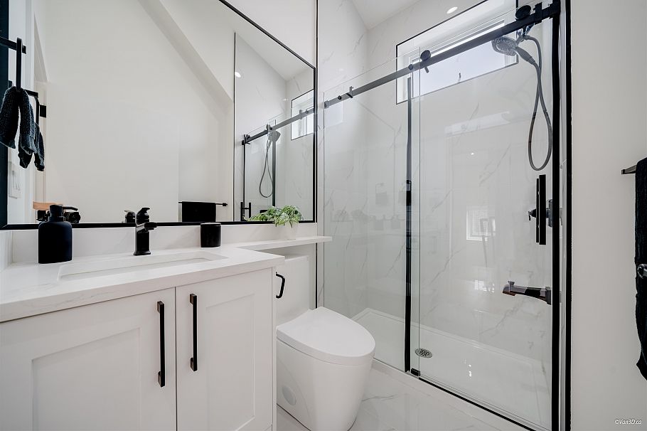 1 4463 Walden Street Vancouver, BC - 27