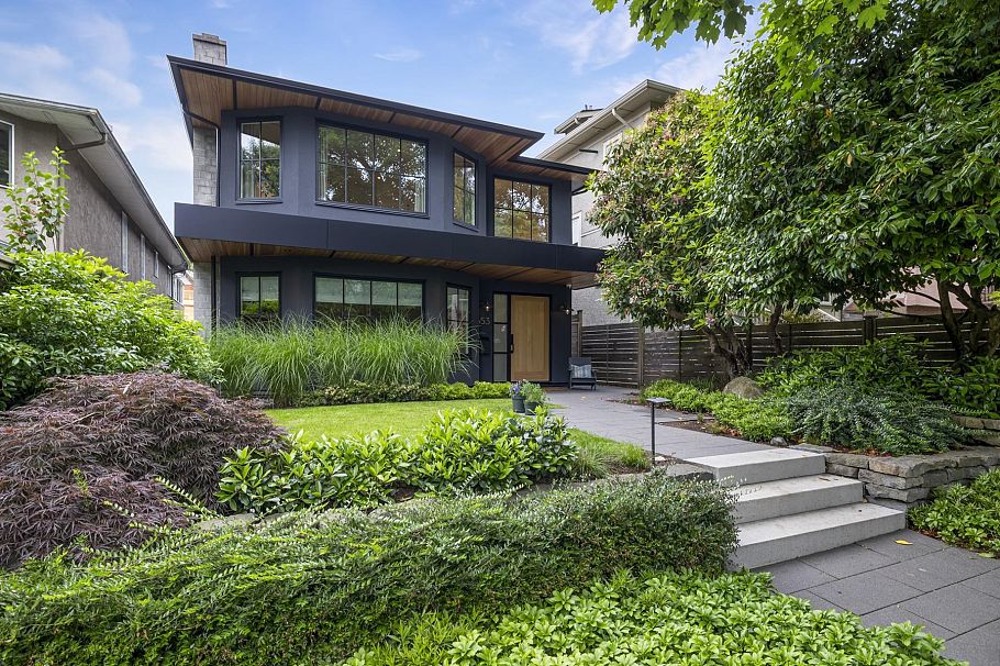 653 W 18th Avenue Vancouver, BC - 2