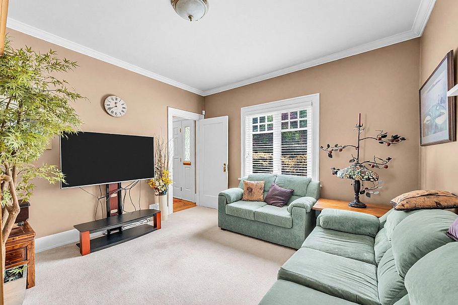 1049 W 33rd Avenue Vancouver, BC - 10