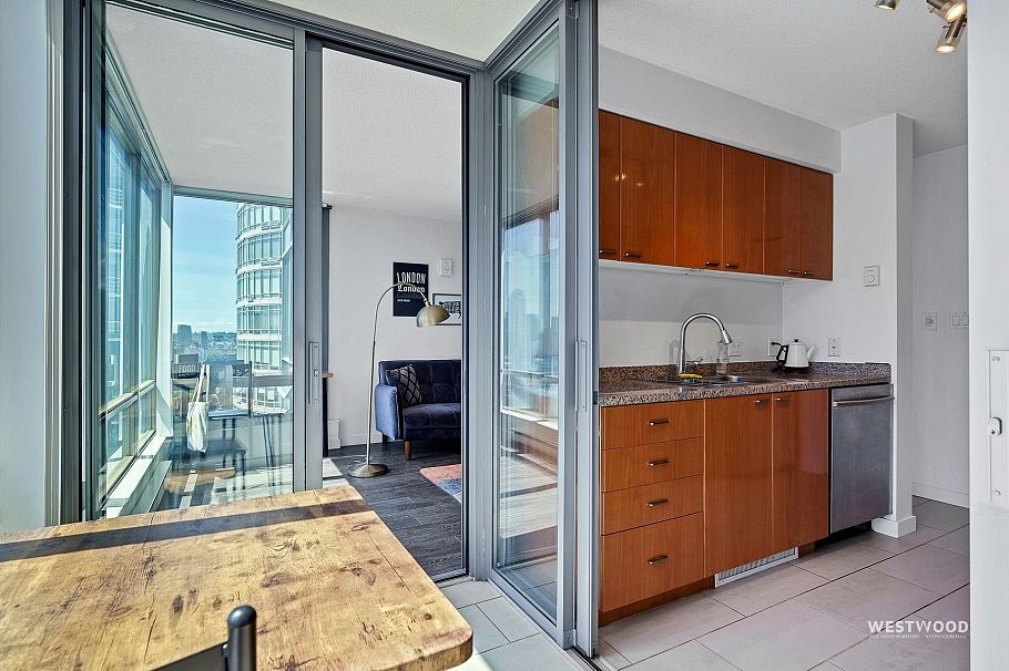 2606 1200 W Georgia Street Vancouver, BC - 11