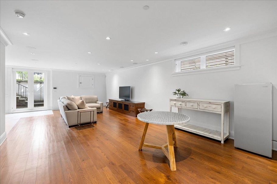 4693 W 3rd Avenue Vancouver, BC - 32