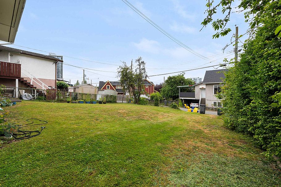 4561 Nanaimo Street Vancouver, BC - 12