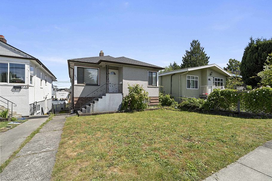 942 Nanaimo Street Vancouver, BC - 1