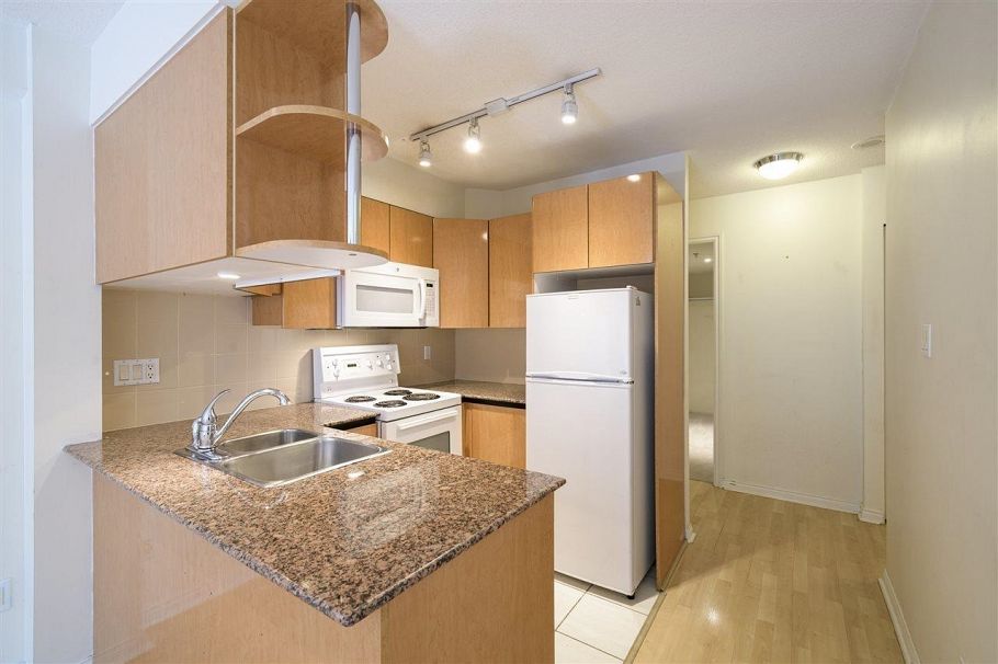508 1189 Howe Street Vancouver, BC - 3