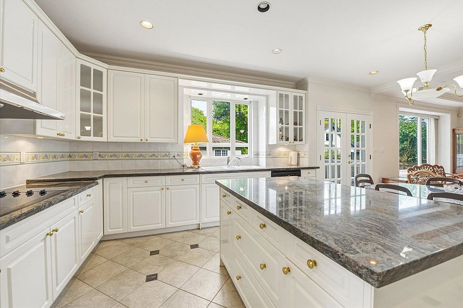 6582 Maple Street Vancouver, BC - 26