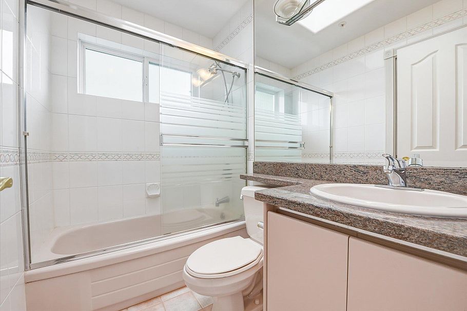 6582 Maple Street Vancouver, BC - 11