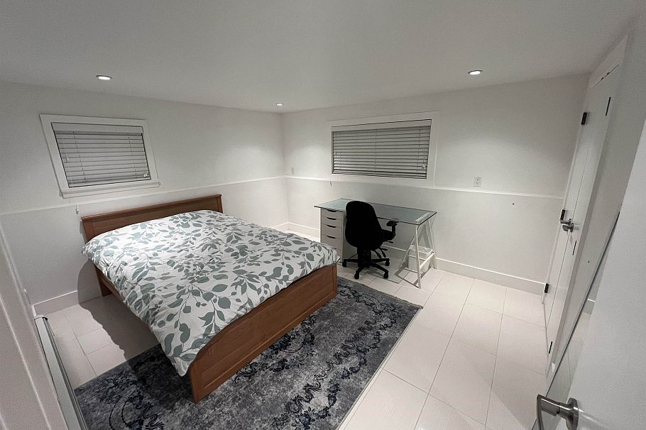 2576 E 27th Avenue Vancouver, BC - 20