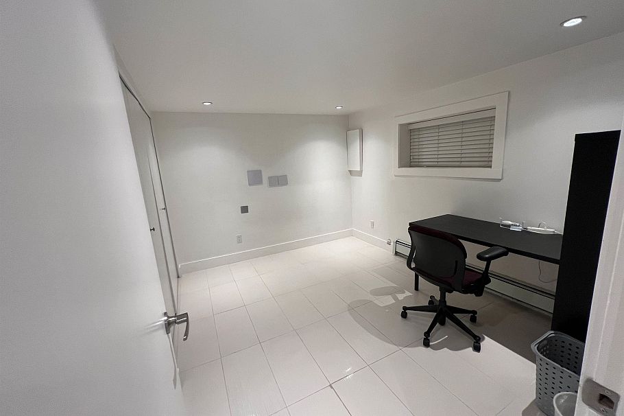 2576 E 27th Avenue Vancouver, BC - 23