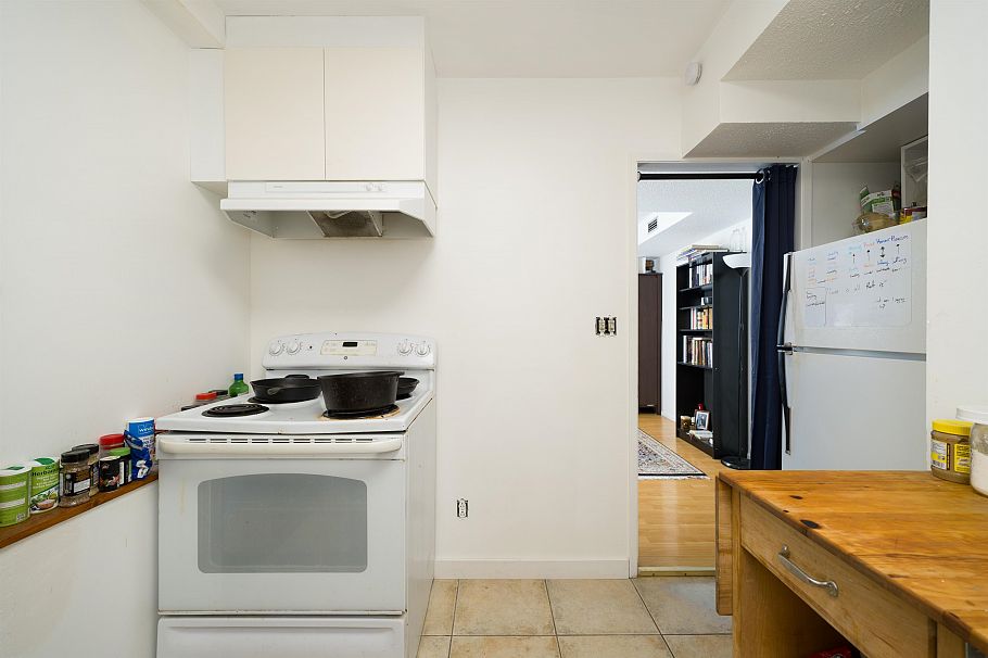 2066 E 23rd Avenue Vancouver, BC - 25