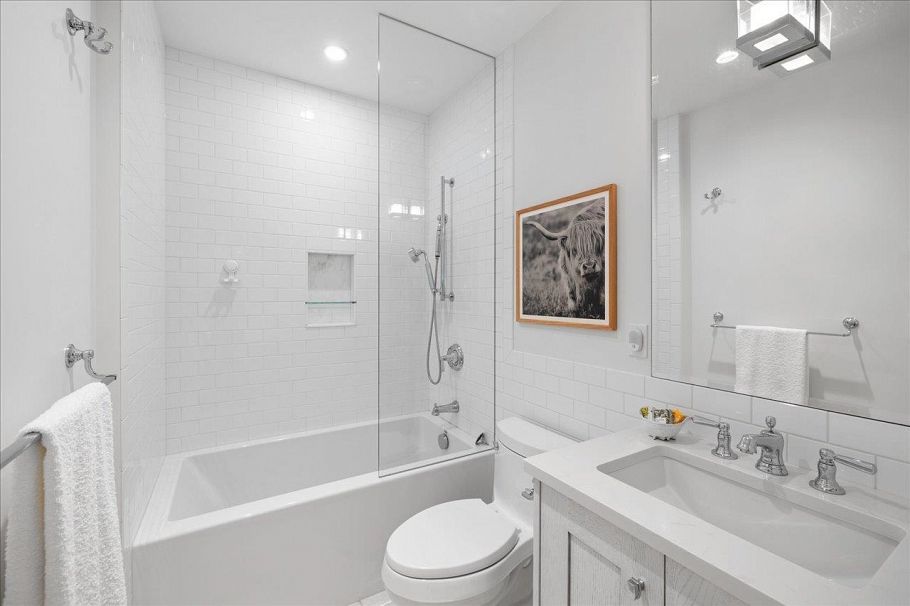 4693 W 3rd Avenue Vancouver, BC - 36