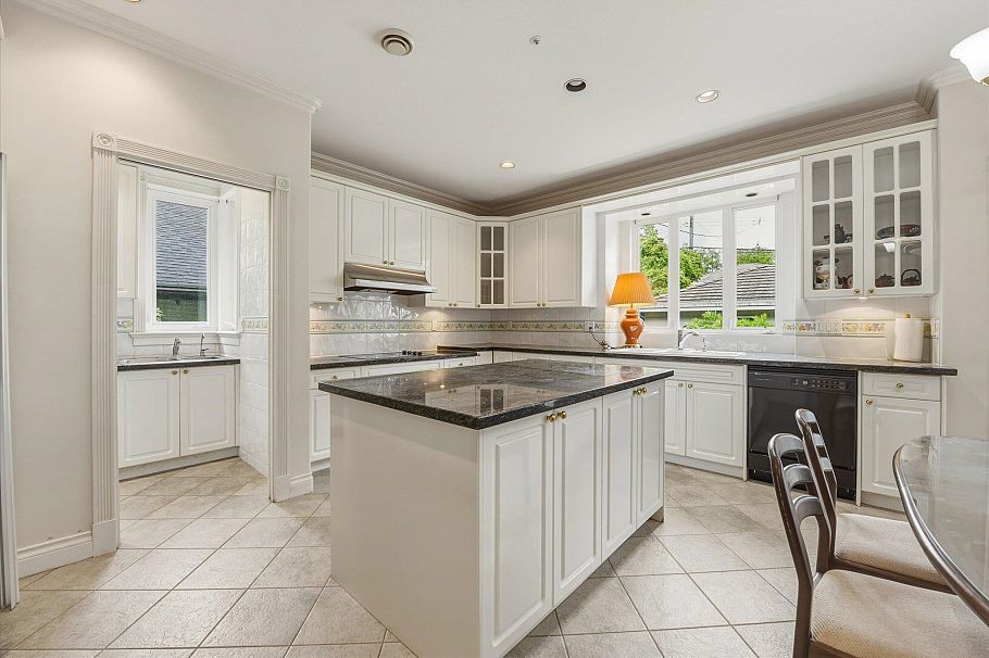 6582 Maple Street Vancouver, BC - 24