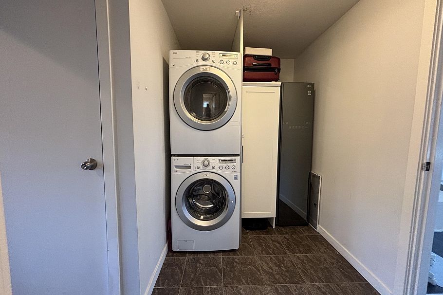 1588 E 41st Avenue Vancouver, BC - 5