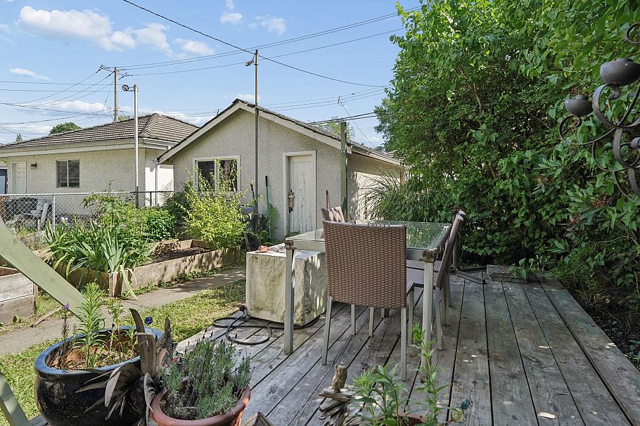 116 E 37th Avenue Vancouver, BC - 13