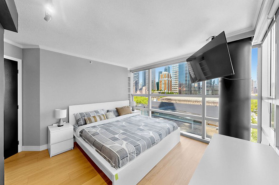 708 1050 Burrard Street Vancouver, BC - 7