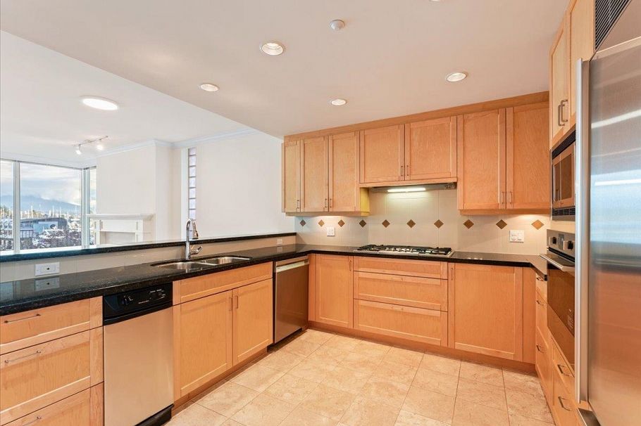205 1717 Bayshore Drive Vancouver, BC - 6