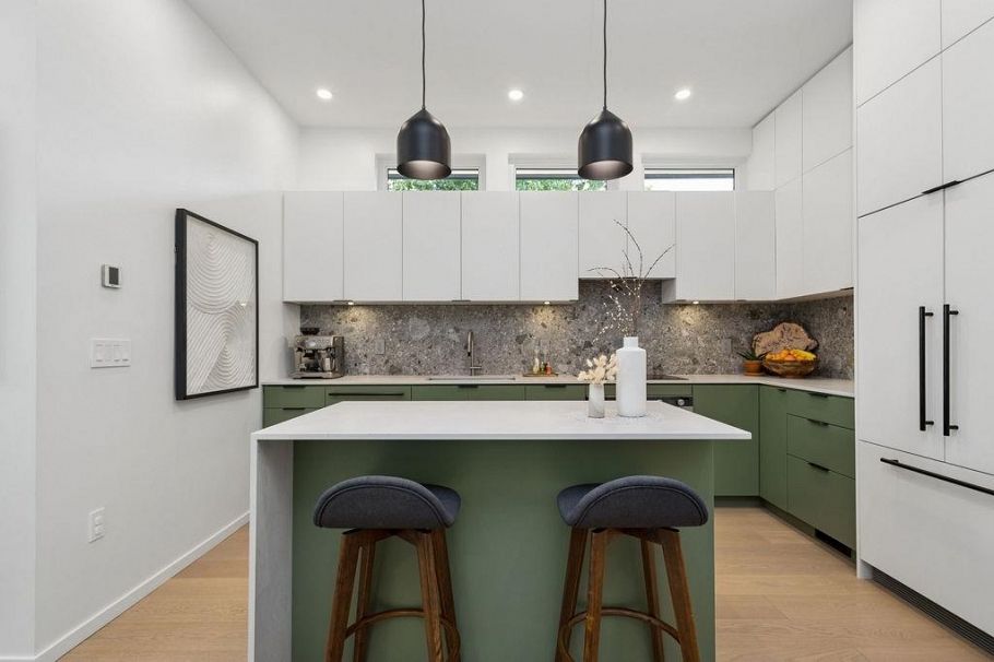 11 E 19th Avenue Vancouver, BC - 2