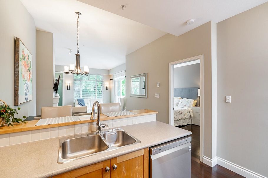 314 1675 W 10th Avenue Vancouver, BC - 5