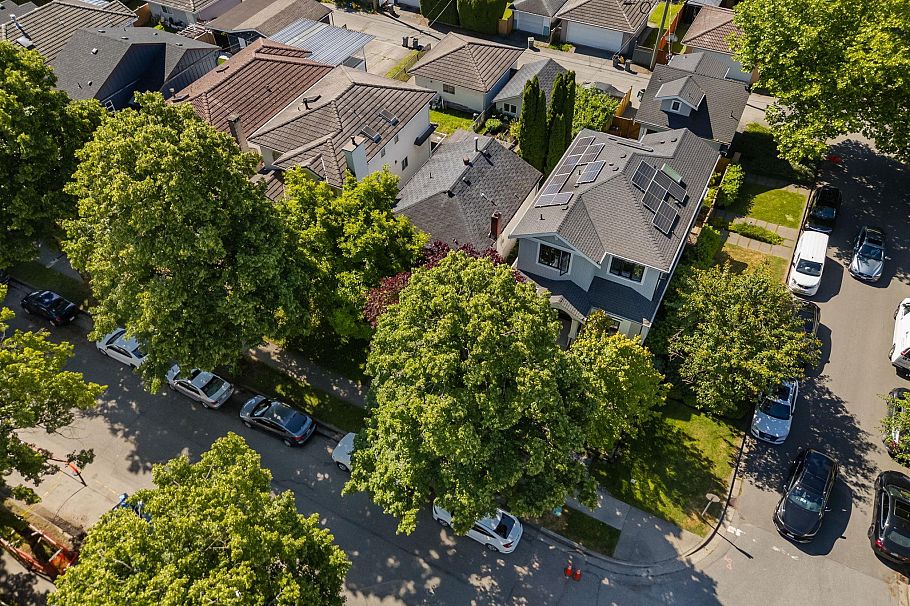 116 E 37th Avenue Vancouver, BC - 3