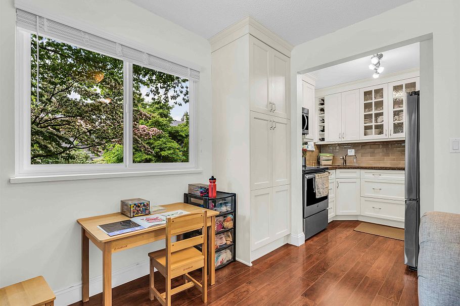 39 1910 Cedar Village Crescent North Vancouver, BC - 10