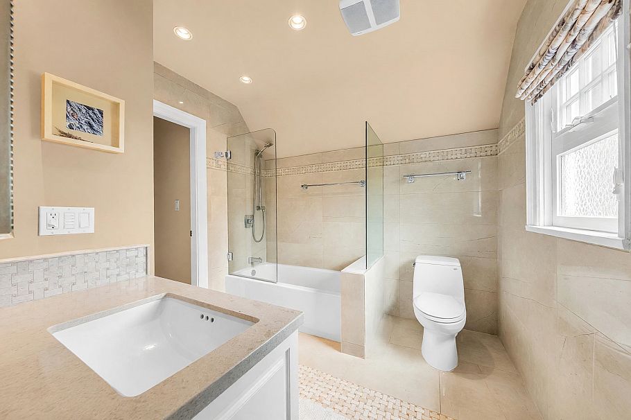 1049 W 33rd Avenue Vancouver, BC - 16
