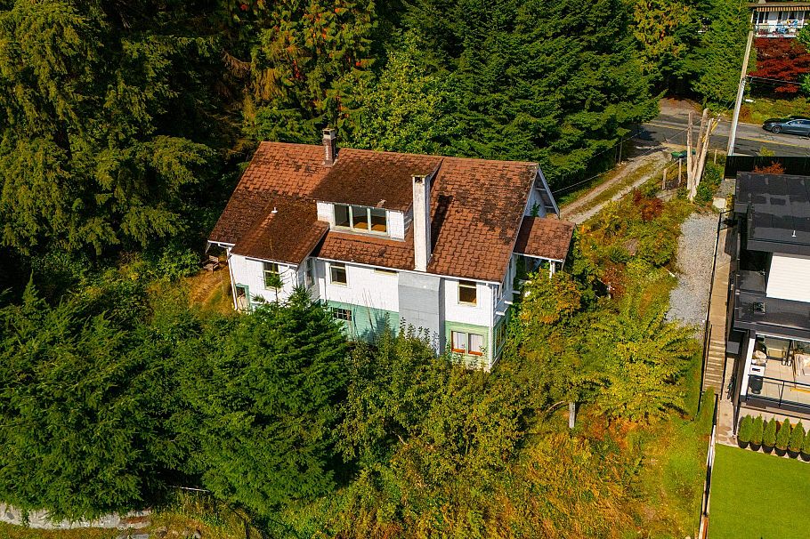 1195 Dempsey Road North Vancouver, BC - 2