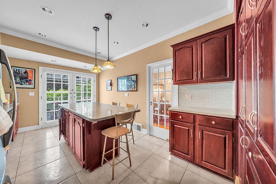 1049 W 33rd Avenue Vancouver, BC - 5