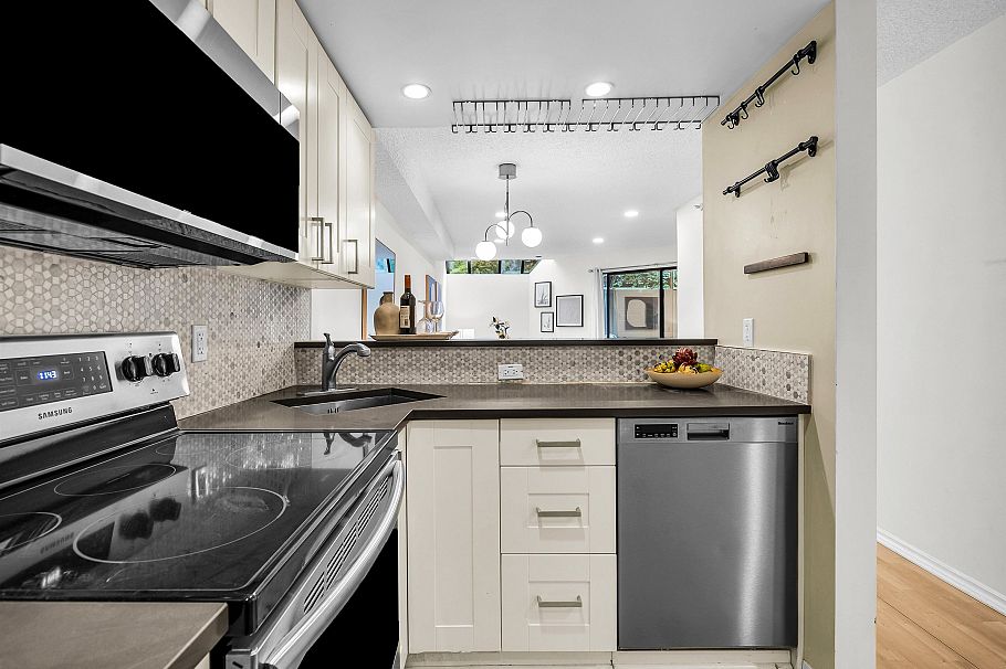 220 1500 Pendrell Street Vancouver, BC - 10