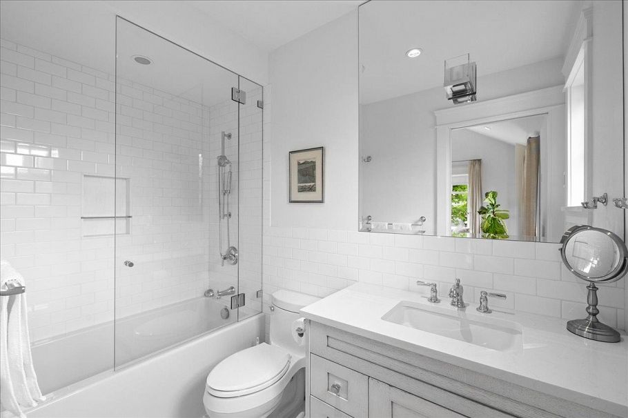 4693 W 3rd Avenue Vancouver, BC - 27