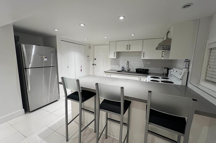 2576 E 27th Avenue Vancouver, BC - 19